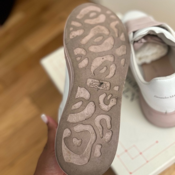 Alexander McQueen - Picture 2 of 5